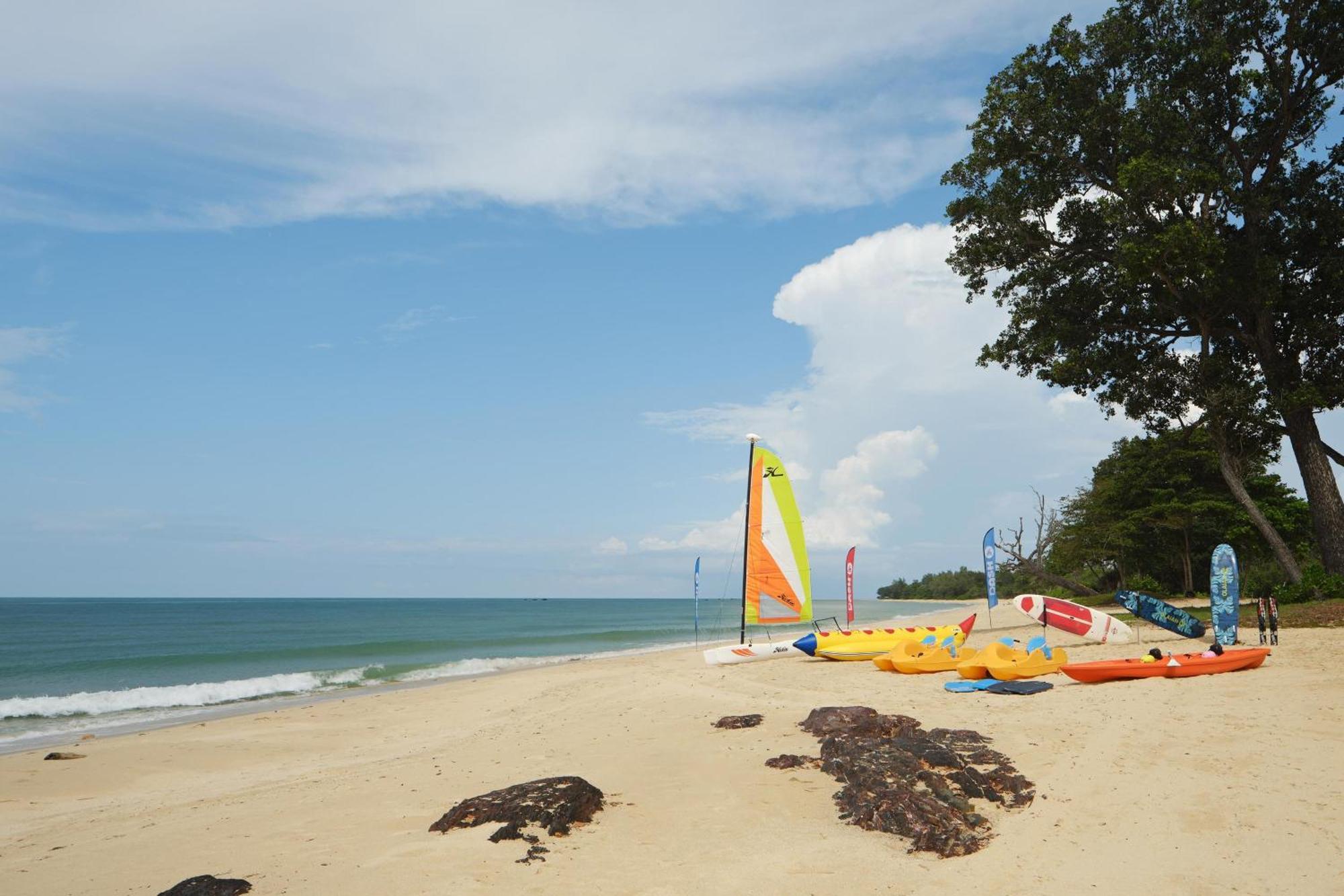 The Westin Desaru Coast Resort Esterno foto Beach at the resort