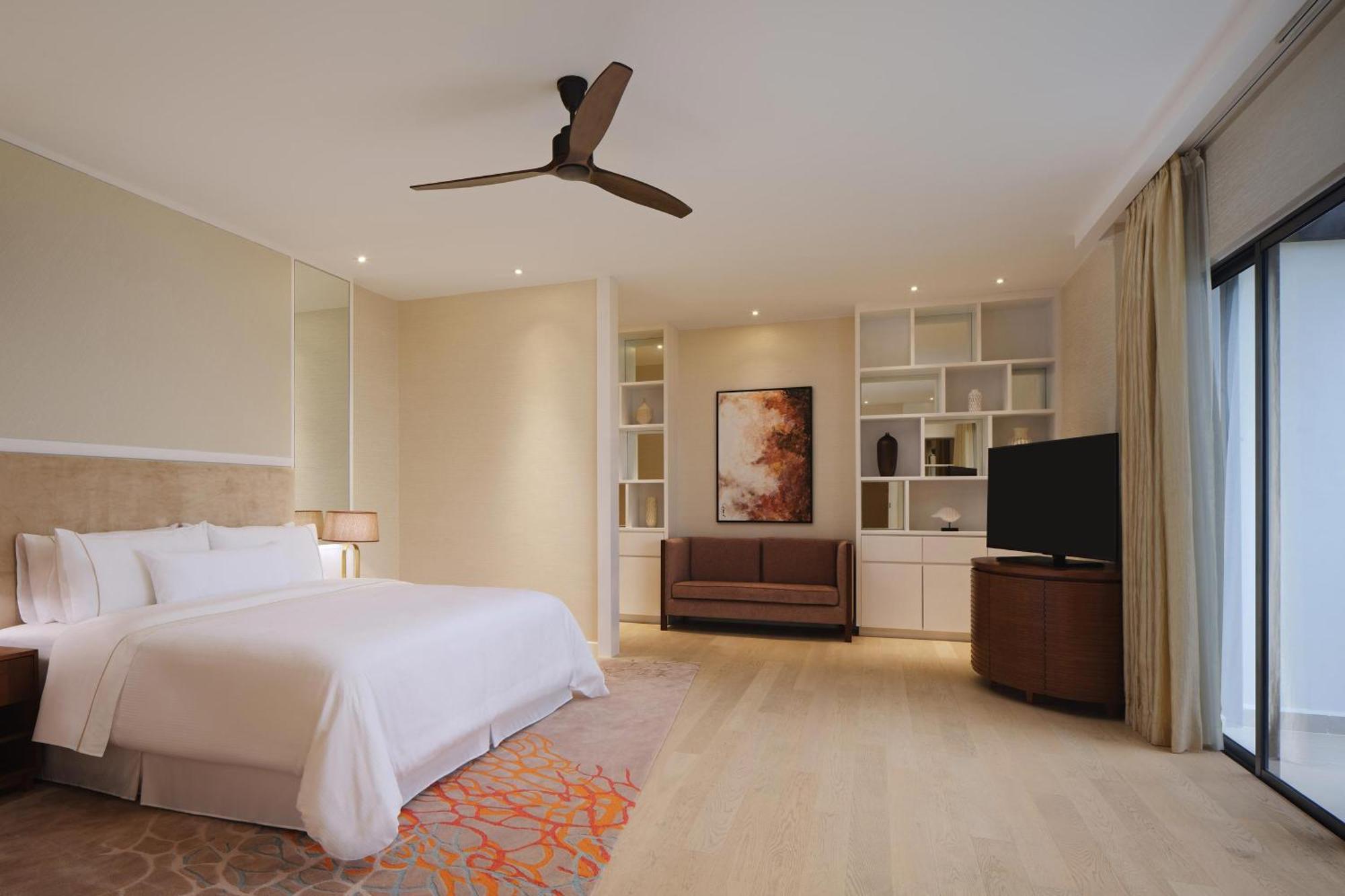 The Westin Desaru Coast Resort Esterno foto A bedroom at the hotel