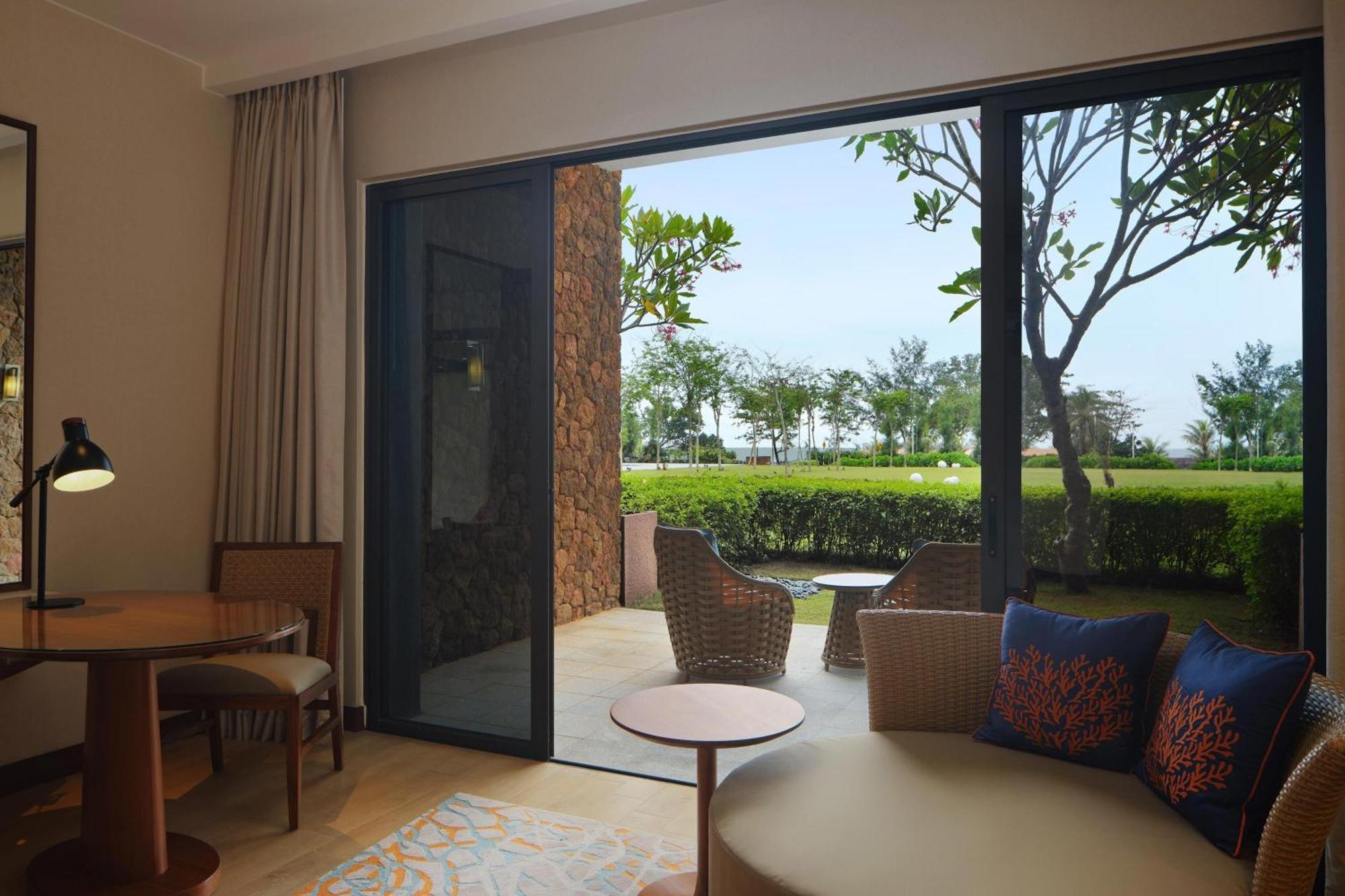 The Westin Desaru Coast Resort Esterno foto Deluxe Room with private balcony