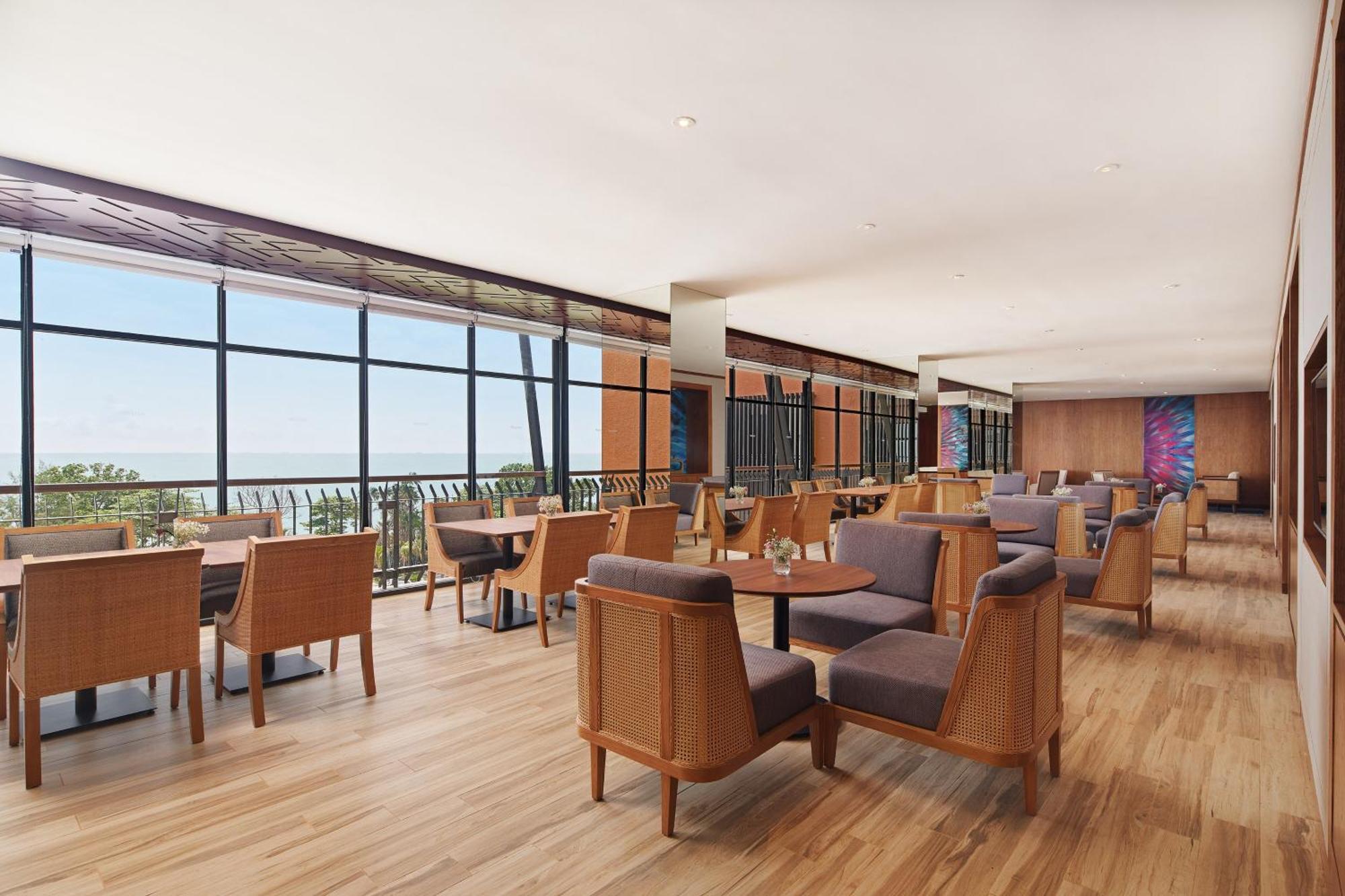 The Westin Desaru Coast Resort Esterno foto The Club at KLIA