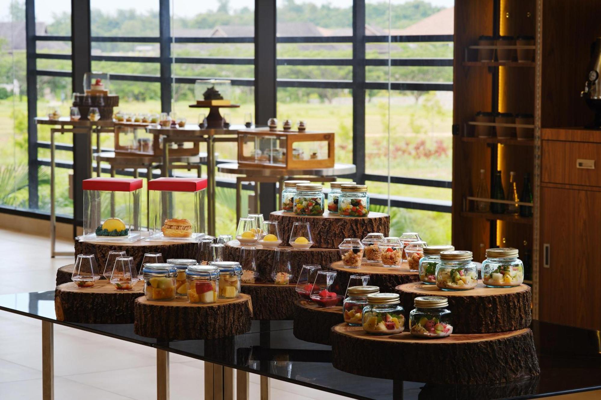 The Westin Desaru Coast Resort Esterno foto A dessert buffet