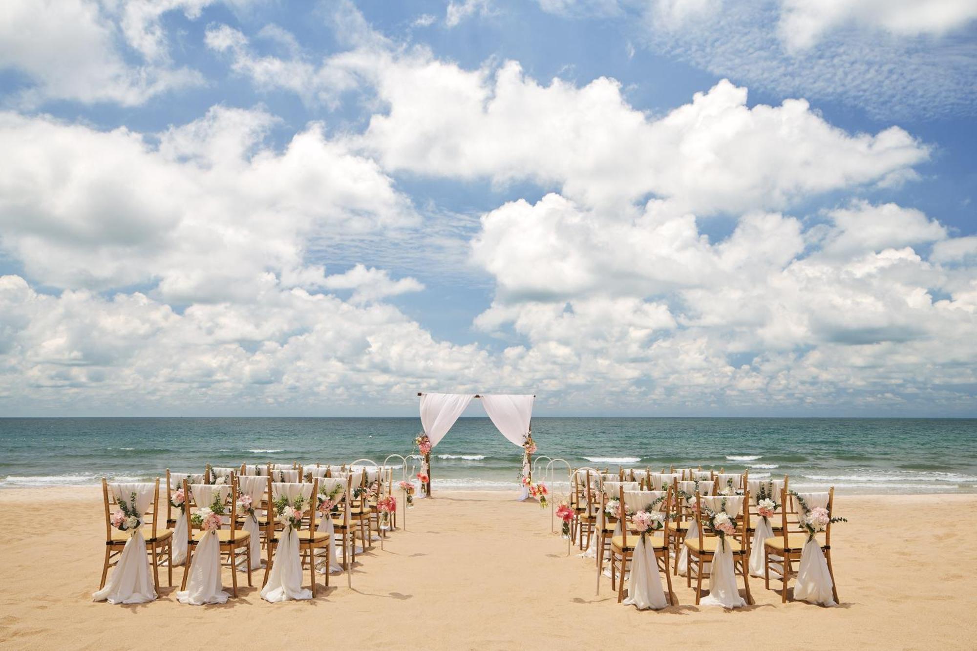 The Westin Desaru Coast Resort Esterno foto Beach wedding