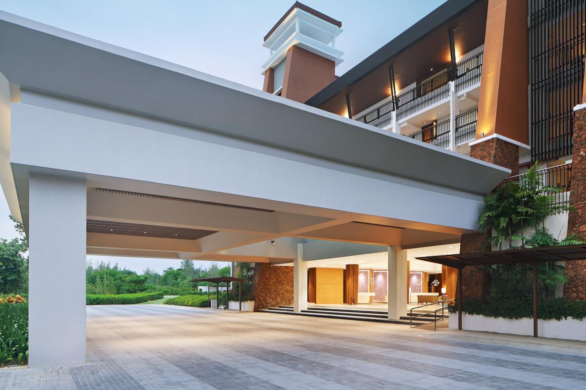 The Westin Desaru Coast Resort Esterno foto The hotel's entrance
