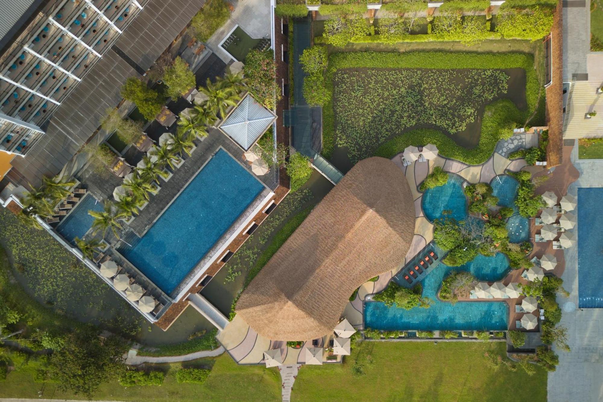 The Westin Desaru Coast Resort Esterno foto Aerial view of the pool and the clubhouse